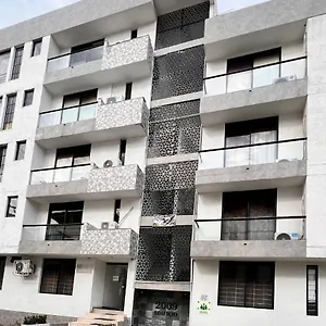 Edificio 2009 Aptos Amoblados Apartamento